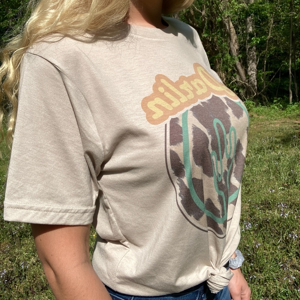 Darlin Graphic Tee! I ACCEPT OFFERS! - Picture 2 of 8